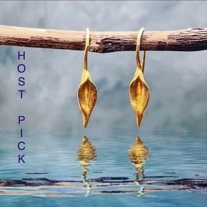 Matana organic formed Gold leaf earrings